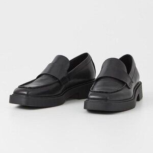 Vagabond Jillian Black Leather Loafer